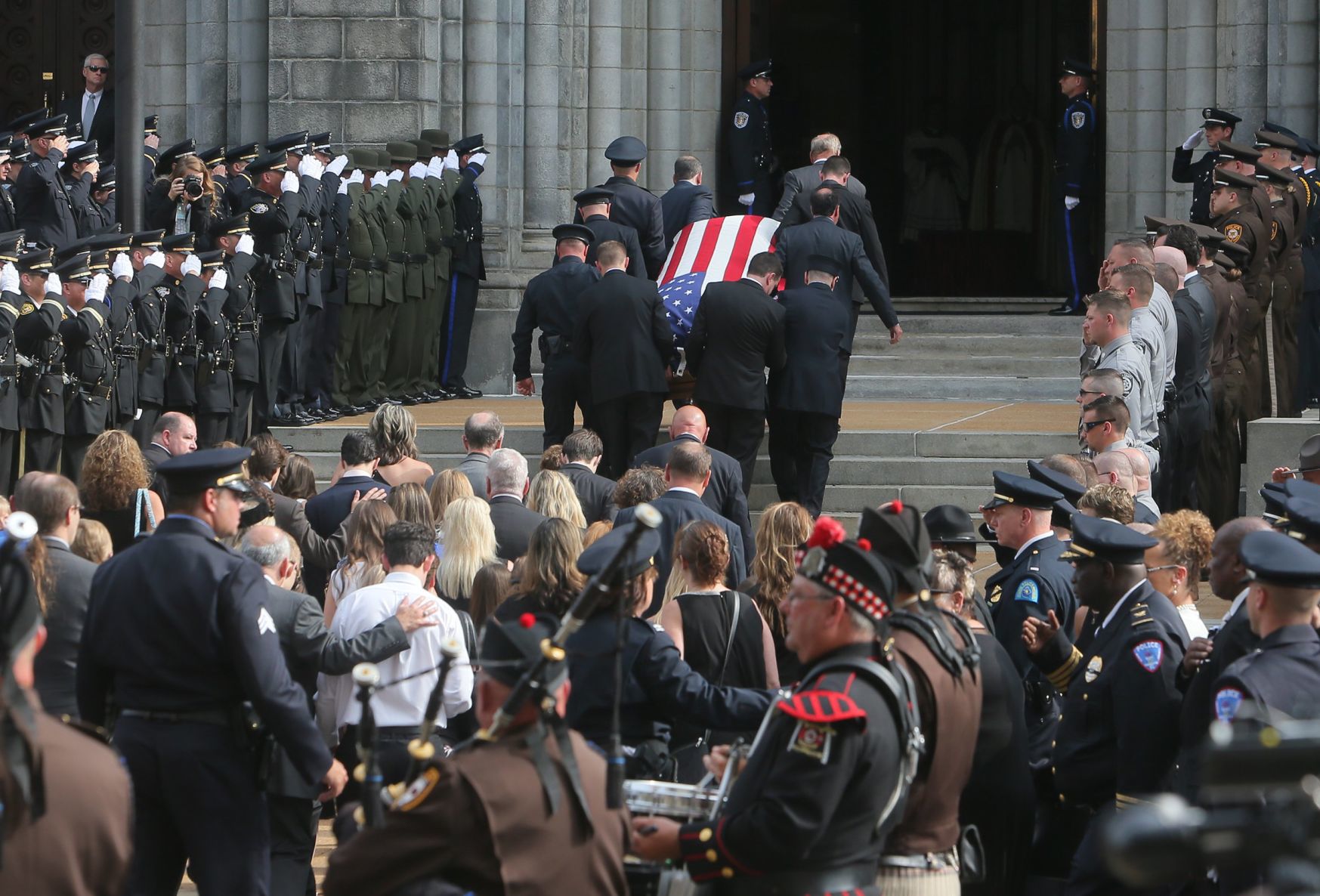 Hundreds of police officers honor Michael Langsdorf